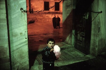 Alex Webb: Istanbul, Sultanahmet, 2001
